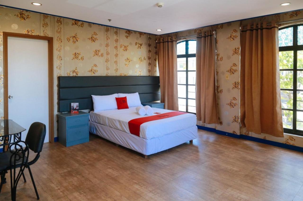 Reddoorz Plus @ Castle Chateau Iloilo Pokoj fotografie