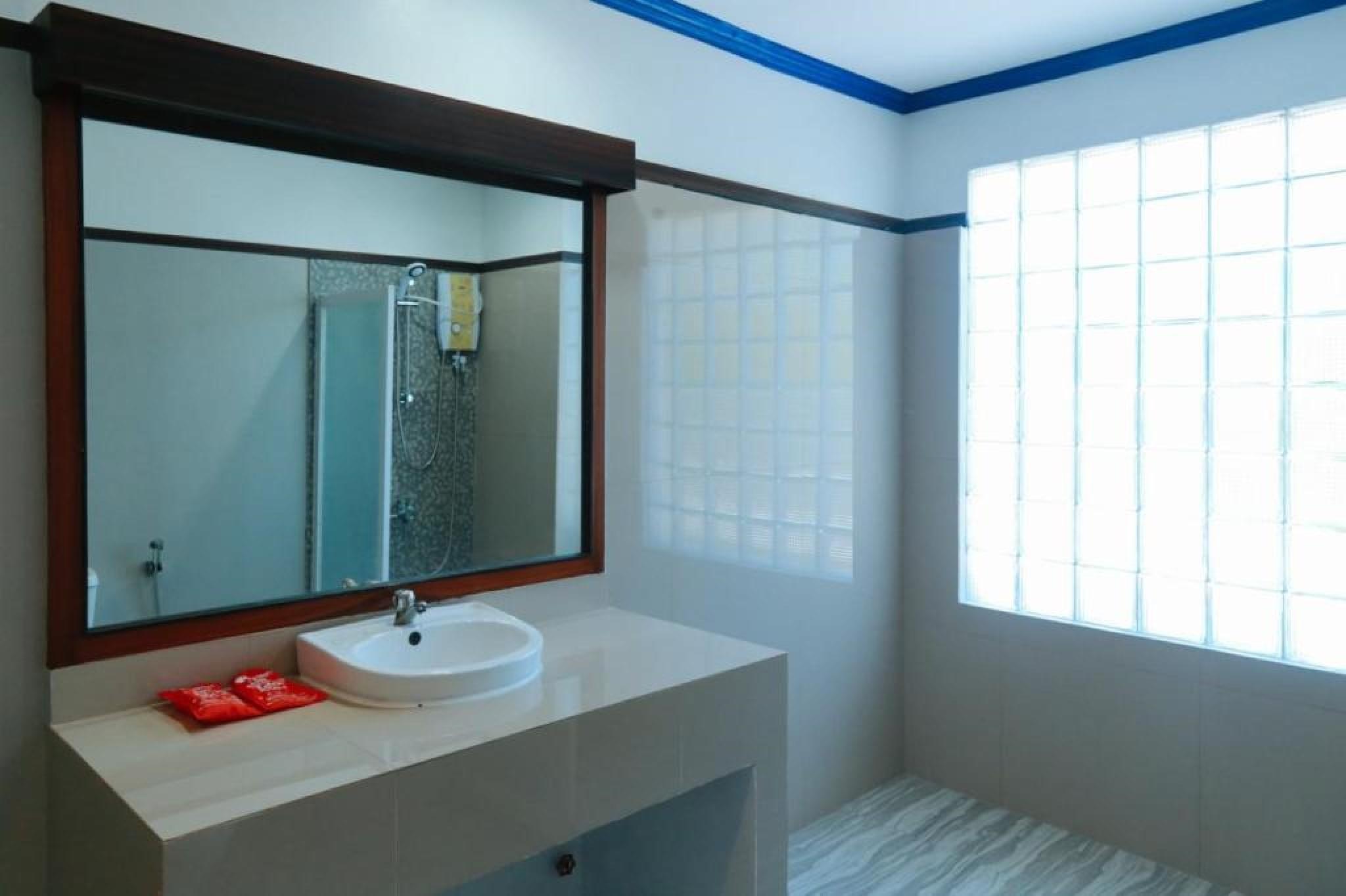 Reddoorz Plus @ Castle Chateau Iloilo Exteriér fotografie